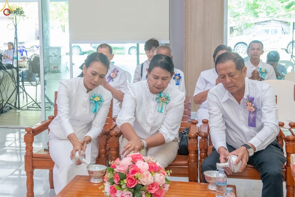 ภาพ No.328286:วันเสาร์ที่ 9 พฤษภาคม พ.ศ. 2569 พิธีตักบาตรแด่คณะสงฆ์ 323 วัด 4 จังหวัดชายแดนภาคใต้ พิธีถวายสังฆทานแด่คณะสงฆ์ 323 วัด ปีที่ 22 ครั้งที่ 185 พิธีมอบกองทุนหนุนแรงใจช่วยครูใต้ ปีที่ 19 ครั้งที่ 148 ณ ศูนย์ปฏิบัติธรรมภาคใต้