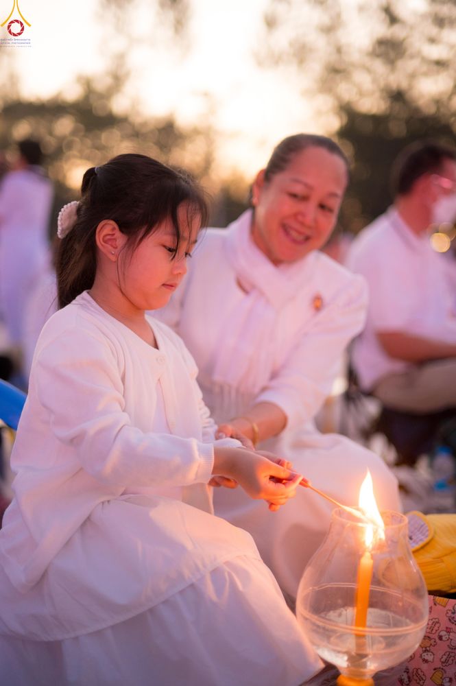 ภาพ No.292101:วันที่ 10 มกราคม พ.ศ. 2569 พิธีจุดประทีปถวายเป็นพุทธบูชา และบูชาธรรมมหาปูชนียาจารย์  ณ อนุสรณ์สถานคลองบางนางแท่น อ.สามพราน จ.นครปฐม ในโครงการธรรมยาตรา กตัญญูบูชา มหาปูชนียาจารย์ พระมงคลเทพมุนี(สด จนฺทสโร) พระผู้ปราบมาร อนุสรณ์สถาน 7 แห่ง ปีที่ 14