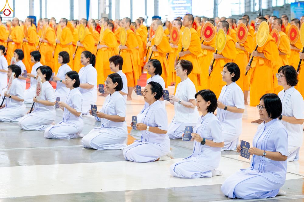 ภาพ No.339053:วันอาทิตย์ที่ 12 กรกฎาคม พ.ศ.2569 พิธีมุทิตาผู้สอบได้เปรียญธรรม ประโยค 1-2 ถึง ป.ธ.9 และ บ.ศ.1-2 ถึง บ.ศ.6 สำนักศาสนศึกษาวัดพระธรรมกาย ประจำปี 2569, พิธีมอบตราตั้งแต่งตั้งอาจารย์ใหญ่ สำนักศาสนศึกษาวัดพระธรรมกาย