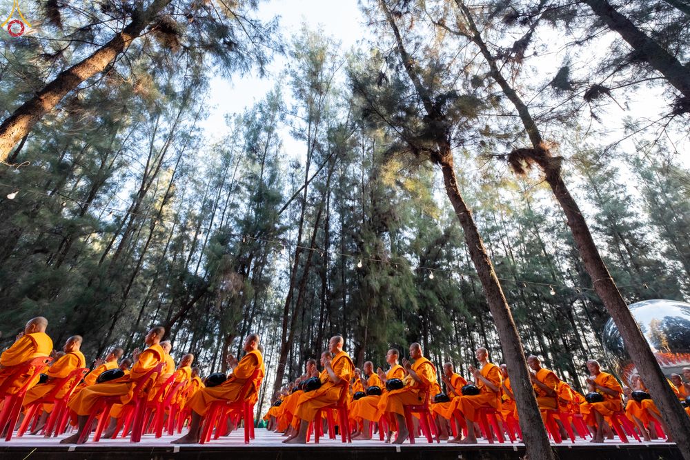 ภาพ No.289298:วันที่ 7 มกราคม พ.ศ. 2569 พิธีตักบาตรพระธรรมยาตรา ณ อนุสรณ์สถานลำดับที่ 1 สถานที่เกิดด้วยรูปกายเนื้อ อนุสรณ์สถานมหาวิหารพระมงคลเทพมุนี (โลตัสแลนด์) อ.สองพี่น้อง จ.สุพรรณบุรี ในโครงการธรรมยาตรา กตัญญูบูชา มหาปูชนียาจารย์ พระมงคลเทพมุนี(สด จนฺทสโร) พระผู้ป