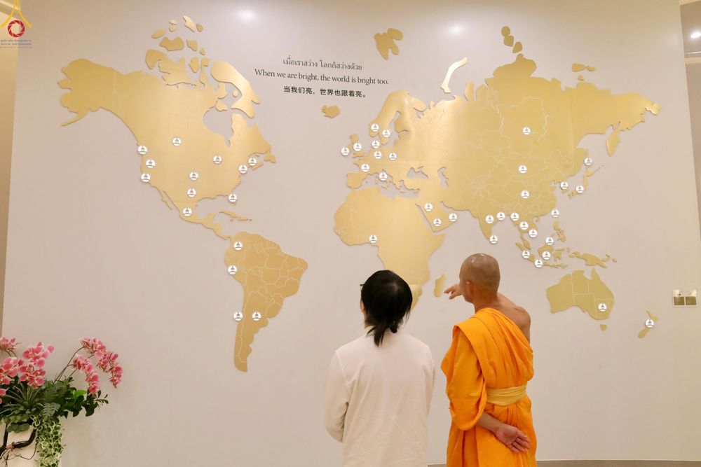 ภาพ No.345158:วันที่ 7 - 19 สิงหาคม พ.ศ.2569 ต้อนรับชาวต่างชาติเยี่ยมชมวัดพระธรรมกาย