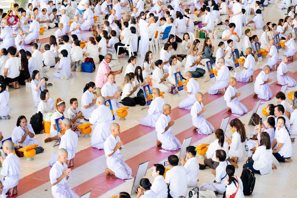 ภาพ No.319477:วันเสาร์ที่ 4 เมษายน พ.ศ.2569 พิธีขอขมา มอบผ้าไตร และถวายบาตรแด่นาคธรรมทายาท ในโครงการบรรพชาสามเณรฟื้นฟูพระพุทธศาสนาทั่วไทย โครงการหน่อแก้วเปรียญธรรม รุ่นที่ 14 โครงการสามเณรยุวธรรมทายาท รุ่นที่ 34 โครงการสามเณรมัชฌิมธรรมทายาท รุ่นที่ 30 ณ สภาธรรมกายสากล