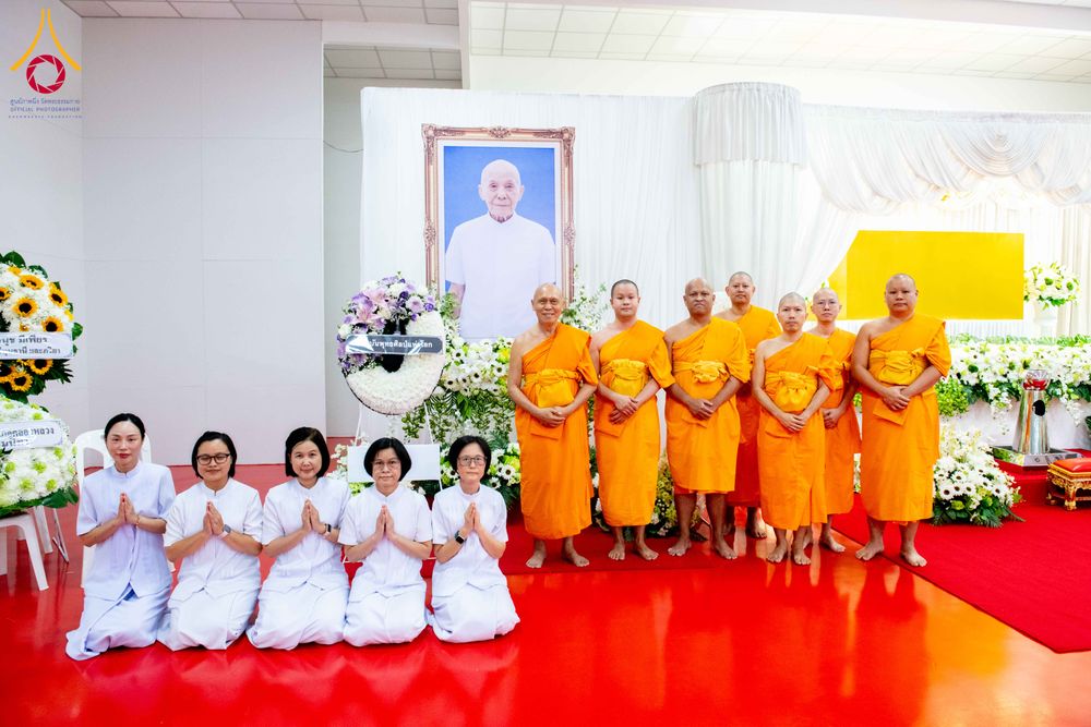 ภาพ No.314403:วันพฤหัสบดีที่ 19 มีนาคม พ.ศ. 2569 พิธีบำเพ็ญกุศล คุณพ่อณรงค์ จินตมากุล โยมบิดา พระครูปลัดรัตนวีรวัฒน์ (รังสฤษดิ์ อิทฺธิจินตโก) ที่ปรึกษาเจ้าคณะจังหวัดปทุมธานี เจ้าอาวาสวัดพระธรรมกาย  ณ ห้องปลูกศรัทธา 2 วัดพระธรรมกาย ปทุมธานี