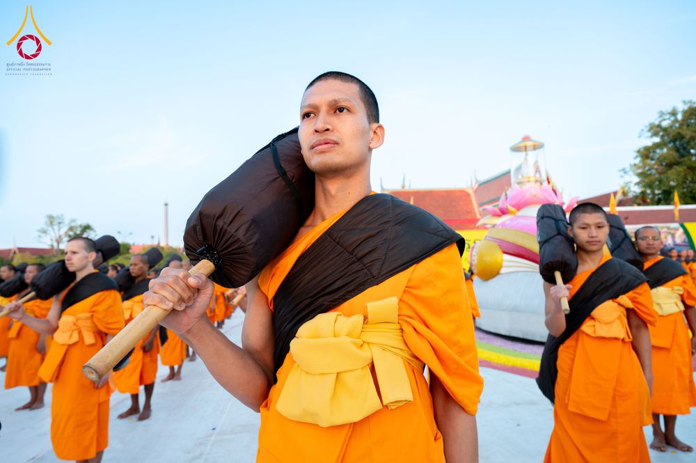 ภาพ No.294707:วันอาทิตย์ที่ 14 ธันวาคม พ.ศ.2568 พระธรรมยาตราปฏิบัติธรรมและถ่ายภาพหมู่ประวัติศาสตร์ ณ วัดสองพี่น้อง ต.ต้นตาล อ.สองพี่น้อง จ.สุพรรณบุรี ในโครงการธรรมยาตรา กตัญญูบูชา มหาปูชนียาจารย์ พระมงคลเทพมุนี(สด จนฺทสโร) พระผู้ปราบมาร อนุสรณ์สถาน 7 แห่ง ปีที่ 14