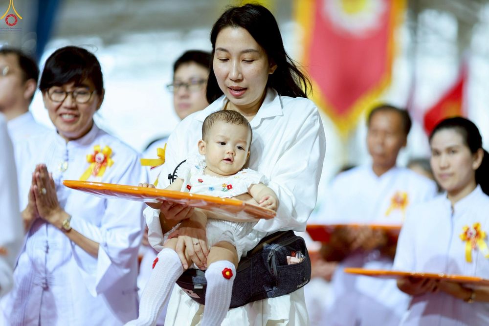 ภาพ No.243987:วันอาทิตย์ที่ 7 กันยายน พ.ศ. 2568 พิธีทอดผ้าป่าสมทบกฐินวัดพระธรรมกาย และสมทบกฐิน 30,000 วัดทั่วไทย ครั้งที่ 2 ณ ห้องแก้วสารพัดนึก 1 วัดพระธรรมกาย