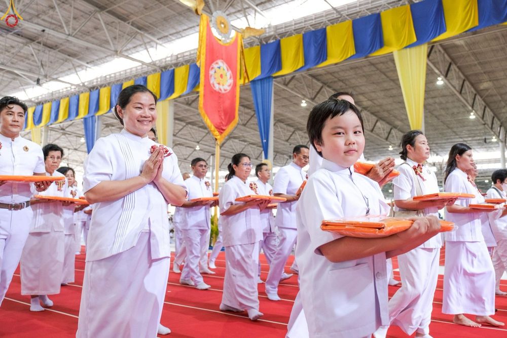 ภาพ No.251618:วันที่ 10 ตุลาคม พ.ศ. 2568 พิธีทอดผ้าป่าสมทบกฐินวัดพระธรรมกาย และสมทบกฐิน 30,000 กว่าวัดทั่วประเทศ ครั้งที่ 3 ณ สภาธรรมกายสากล วัดพระธรรมกาย