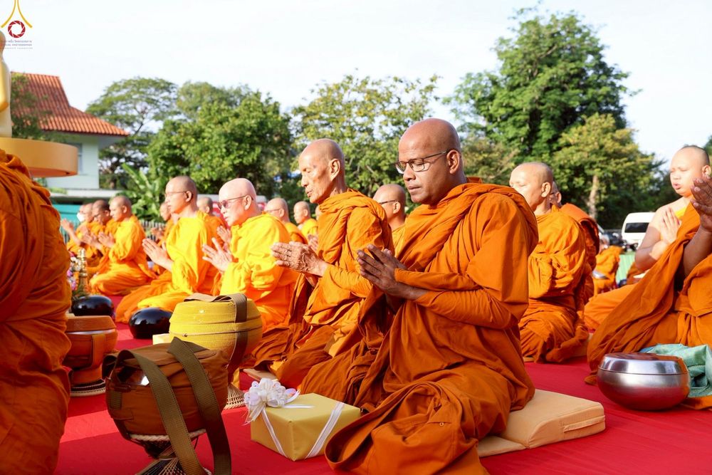 ภาพ No.235212:วันอาทิตย์ที่ 27 กรกฎาคม พ.ศ. 2568 พิธีตักบาตรพระ1,000 รูป ทำบุญเมืองพัทลุง ประธานสงฆ์ พระปริยัติวชิโรดม  เจ้าคณะจังหวัดพัทลุง ประธานฆราวาส นายรัฐศาสตร์ ชิดชู  ผู้ว่าราชการจังหวัดพัทลุง