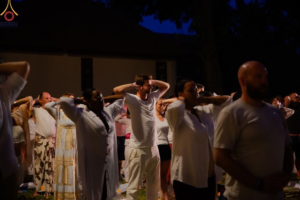 ภาพ No.156442:วัดพุทธบาหลีและวัดพระธรรมกาย จัดปฏิบัติธรรมนานาชาติ 1,151 คนจาก 78 ประเทศ ใน "วันสันติภาพสากล" ณ บาหลี อินโดนีเซีย วันเสาร์ที่ 21 กันยายน พ.ศ. 2567 เวลา 16.00-21.00 น. ณ พิพิธภัณฑ์ ARMA เมืองอูบุด จังหวัดบาหลี ประเทศอินโดนีเซีย