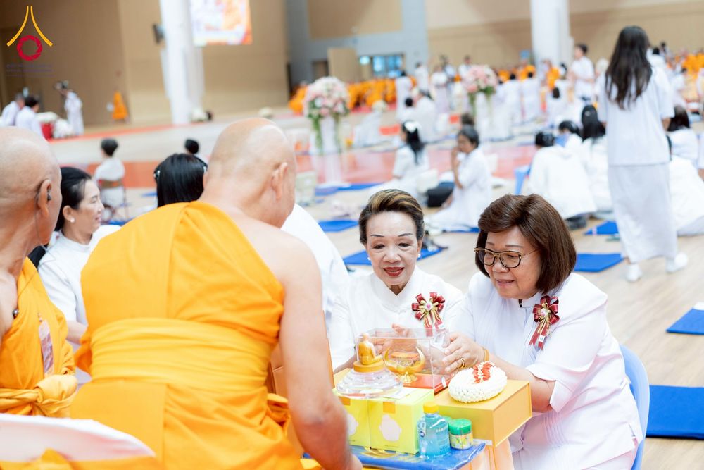 ภาพ No.272931:วันอาทิตย์ที่ 23 พฤศจิกายน พ.ศ.2568 พิธีมุทิตาสักการะ พระมหาเถระและพระเถระ ประจำปีพุทธศักราช 2568 ณ ห้องแก้วสารพัดนึก 2 สภาธรรมกายสากล  วัดพระธรรมกาย