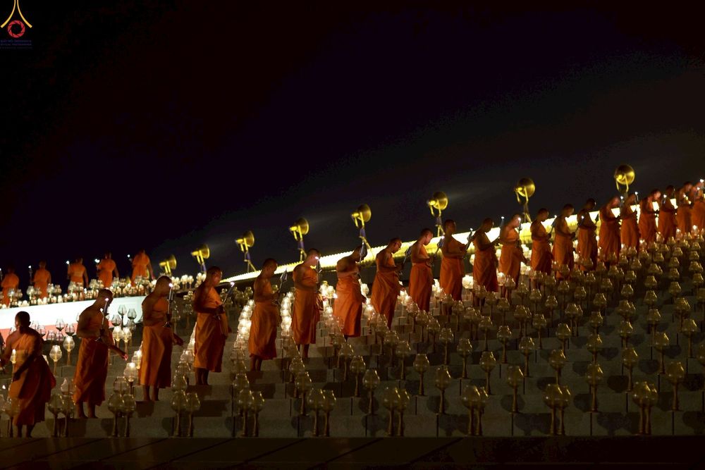 ภาพ No.253694:วันที่ 10 ตุลาคม พ.ศ. 2568 พิธีจุดประทีปบูชาพระผู้ปราบมาร, พิธีจุดประทีปบนพระมหาธรรมกายเจดีย์  20,000 ดวง เนื่องในวันคล้ายวันเกิดครบรอบ 141 ปี พระมงคลเทพมุนี (สด จนฺทสโร)