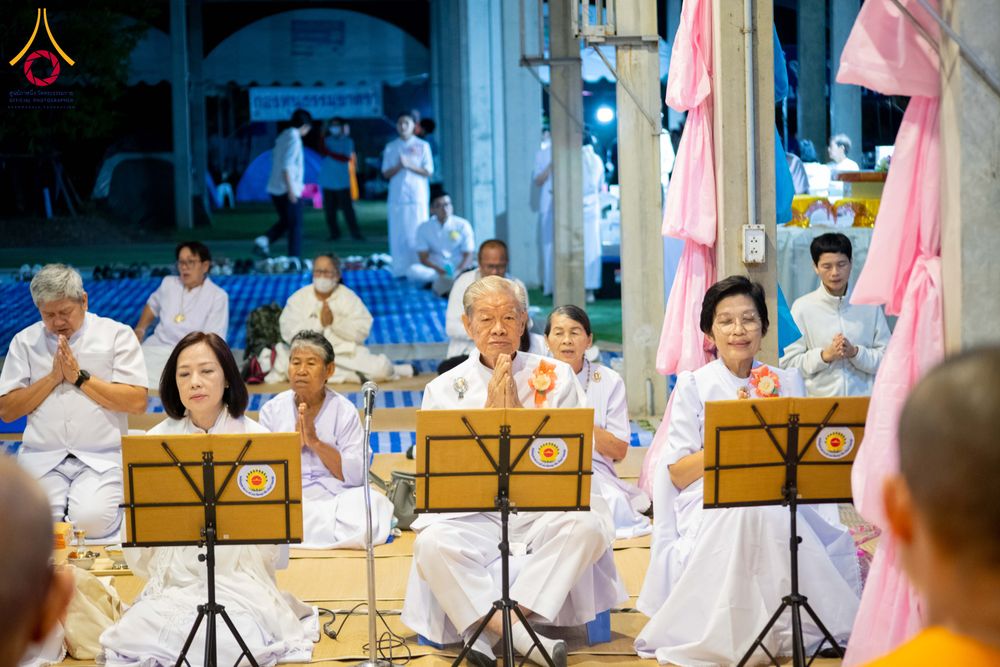 ภาพ No.288827:วันที่ 6 มกราคม พ.ศ. 2569 พิธีถวายภัตตาหารเป็นสังฆทาน แด่พระธรรมยาตรา ในโครงการธรรมยาตรา กตัญญูบูชา มหาปูชนียาจารย์ พระมงคลเทพมุนี(สด จนฺทสโร) พระผู้ปราบมาร อนุสรณ์สถาน 7 แห่ง ปีที่ 14 ณ อนุสรณ์สถานมหาวิหารพระมงคลเทพมุนี (โลตัสแลนด์) อ.สองพี่น้อง จ.สุพรร