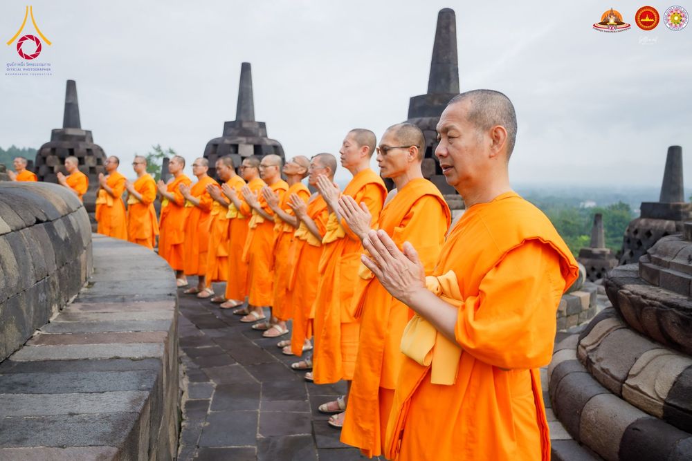 ภาพ No.280084:วันที่ 31 ธันวาคม พ.ศ. 2568 เดินธรรมยาตราที่บรมพุทธโธ อินโดนีเซีย