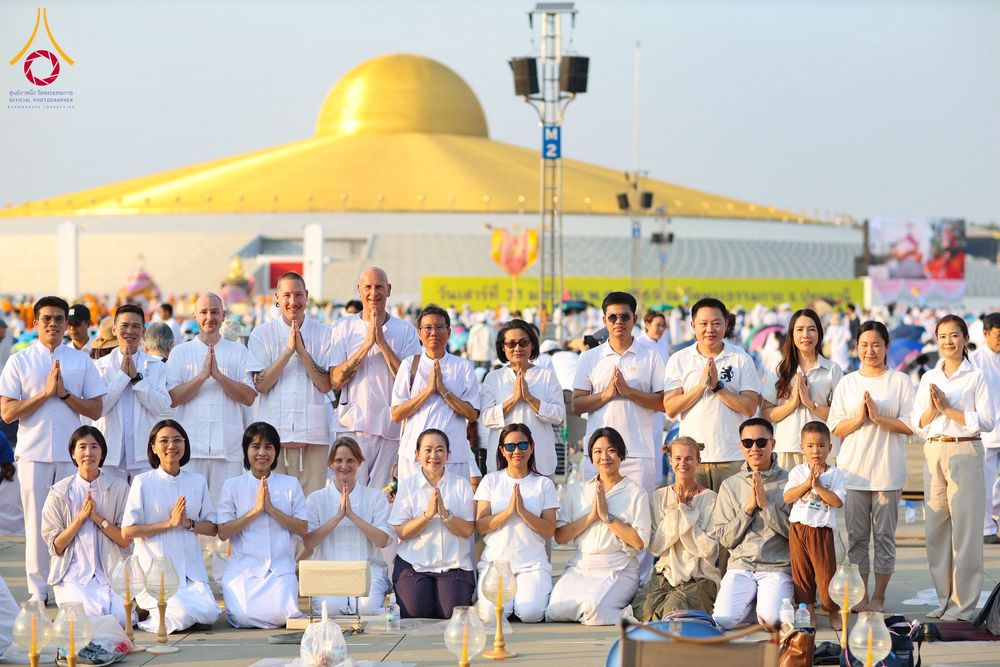 ภาพ No.307095:วันที่ 31 มกราคม พ.ศ. 2569  พิธีจุดประทีปธรรมถวายเป็นพุทธบูชา  และบูชาธรรมมหาปูชนียาจารย์ (ภาพชุดที่ 1) ณ วัดพระธรรมกาย ปทุมธานี ในโครงการธรรมยาตรา กตัญญูบูชา มหาปูชนียาจารย์ พระมงคลเทพมุนี(สด จนฺทสโร) พระผู้ปราบมาร อนุสรณ์สถาน 7 แห่ง ปีที่ 14