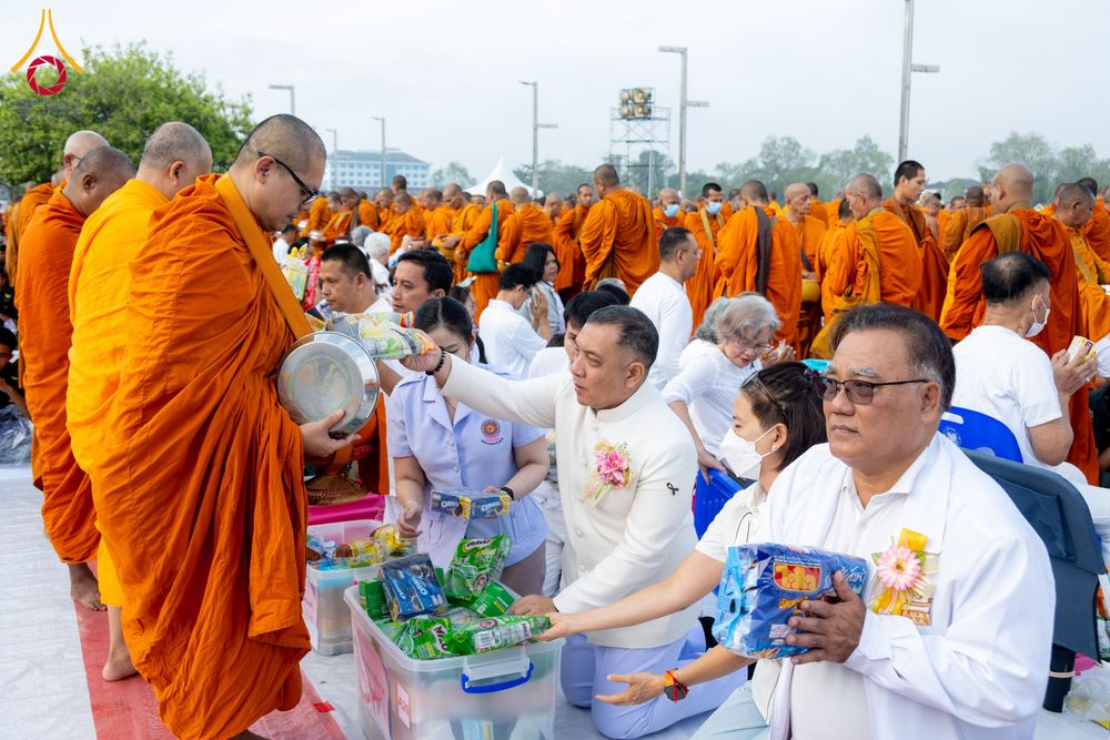 ภาพ No.284703:วันอาทิตย์ที่ 14 ธันวาคม พ.ศ.2568  พิธีทำบุญเมืองสุราษฎร์ธานี 110ปี และพิธีตักบาตรพระสงฆ์ 1,110 รูป  ณ บริเวณริมน้ำวัดกลาง (เก่า) ถนนบ้านดอน ตำบลตลาดใหม่ อำเภอเมือง จังหวัดสุราษฎร์ธานี