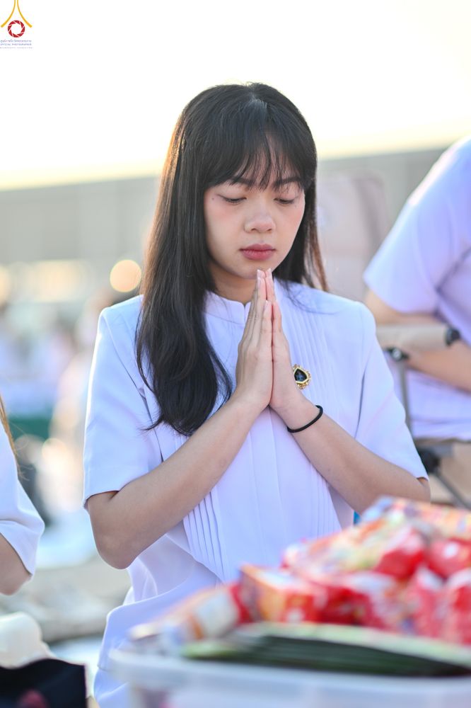 ภาพ No.279854:วันที่ 1 มกราคม พ.ศ.2569 พิธีตักบาตรในวันขึ้นปีใหม่ ณ ลานธรรม วัดพระธรรมกาย