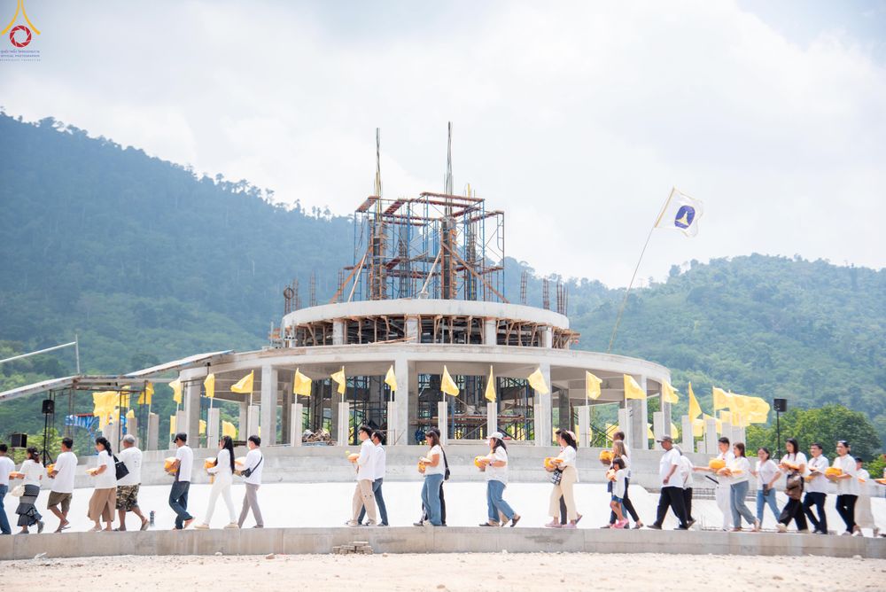 ภาพ No.320128:วันเสาร์ที่ 4 เมษายน 2569 พิธีตัดปอยผม ขอขมาผู้ปกครอง  มอบบาตร-ผ้าไตร และพิธีบรรพชาสามเณร 87 รูป  ณ ศูนย์ปฏิบัติธรรมระยอง(บ้านช่องลม)  ต.บางบุตร อ.บ้านค่าย จ.ระยอง