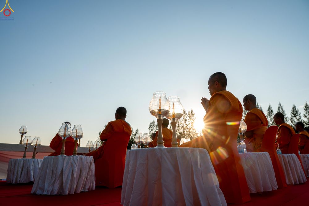 ภาพ No.291976:วันที่ 10 มกราคม พ.ศ. 2569 พิธีจุดประทีปถวายเป็นพุทธบูชา และบูชาธรรมมหาปูชนียาจารย์  ณ อนุสรณ์สถานคลองบางนางแท่น อ.สามพราน จ.นครปฐม ในโครงการธรรมยาตรา กตัญญูบูชา มหาปูชนียาจารย์ พระมงคลเทพมุนี(สด จนฺทสโร) พระผู้ปราบมาร อนุสรณ์สถาน 7 แห่ง ปีที่ 14