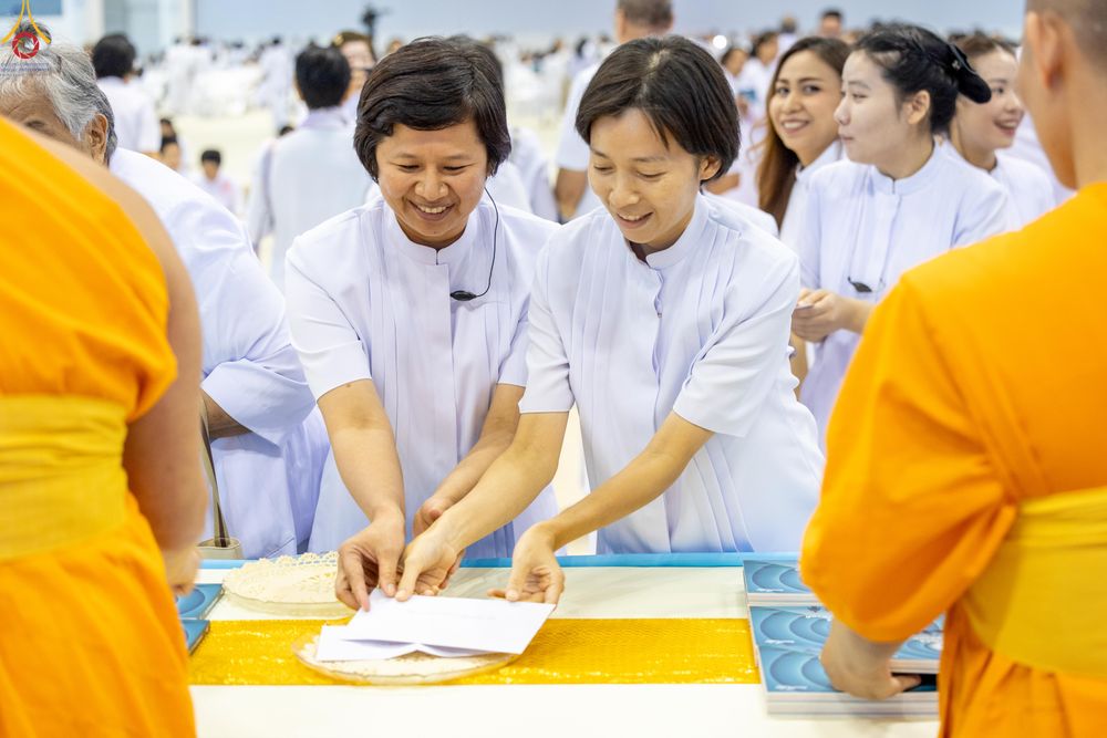 ภาพ No.281129:วันที่ 21 ธันวาคม พ.ศ.2568 พิธีมุทิตาหลวงพ่อทัตตชีโว ณ ห้องแก้วสารพัดนึก วัดพระธรรมกาย