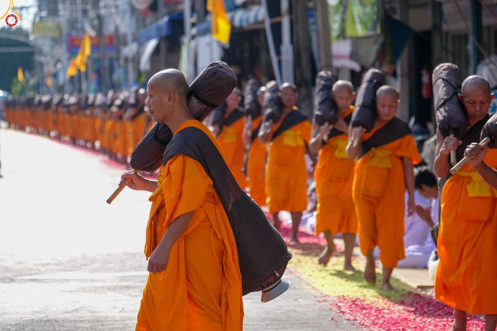 ภาพ No.287772:วันที่ 3 มกราคม พ.ศ. 2569 พิธีต้อนรับพระธรรมยาตรา ครั้งที่ 2 (ภาพชุดที่ 2) ในโครงการธรรมยาตรา กตัญญูบูชา มหาปูชนียาจารย์ พระมงคลเทพมุนี(สด จนฺทสโร) พระผู้ปราบมาร อนุสรณ์สถาน 7 แห่ง ปีที่ 14 ณ อนุสรณ์สถานมหาวิหารพระมงคลเทพมุนี (โลตัสแลนด์) อ.สองพี่น้อง จ.