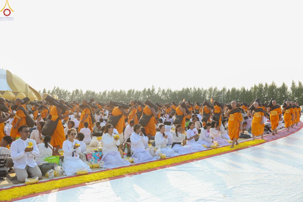 ภาพ No.299653:วันที่ 18 มกราคม พ.ศ. 2569 พิธีต้อนรับพระธรรมยาตรา (ภาพชุดที่ 2) ณ อนุสรณ์สถานลำดับที่ 5  สถานที่เผยแผ่วิชชาธรรมกายครั้งแรก อนุสรณ์สถานบางปลา วัดบางปลา อำเภอบางเลน จังหวัดนครปฐม ในโครงการธรรมยาตรา กตัญญูบูชา มหาปูชนียาจารย์ พระมงคลเทพมุนี(สด จนฺทสโร) พระ