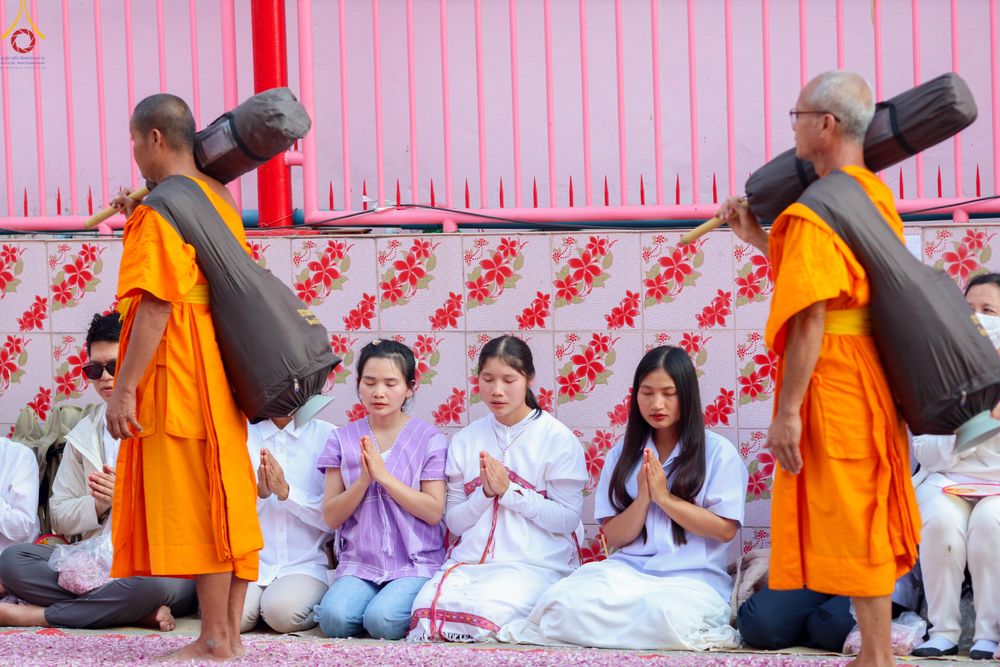 ภาพ No.295172:วันที่ 14 มกราคม พ.ศ. 2569 พิธีต้อนรับพระธรรมยาตรา อนุสรณ์สถานลำดับที่ 4  สถานที่เกิดด้วยกายธรรม ณ วัดโบสถ์บน ต.บางคูเวียง จ.นนทบุรี ในโครงการธรรมยาตรา กตัญญูบูชา มหาปูชนียาจารย์ พระมงคลเทพมุนี(สด จนฺทสโร) พระผู้ปราบมาร อนุสรณ์สถาน 7 แห่ง ปีที่ 14