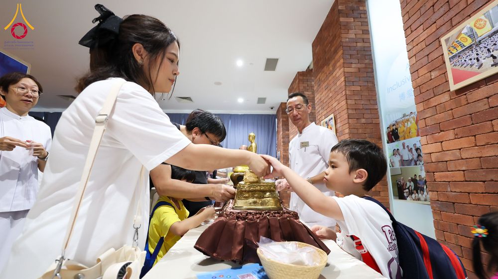 ภาพ No.332041:วันอาทิตย์ที่ 31 พฤษภาคม พ.ศ. 2569 วัดพระธรรมกายสิงคโปร์จุดประทีปแห่งศรัทธา ฉลองวิสาขบูชา ปี 2569 ยิ่งใหญ่ Dhammakaya Centre Singapore Illuminates the Lights of Faith in a Grand Vesak Day 2026 Celebration