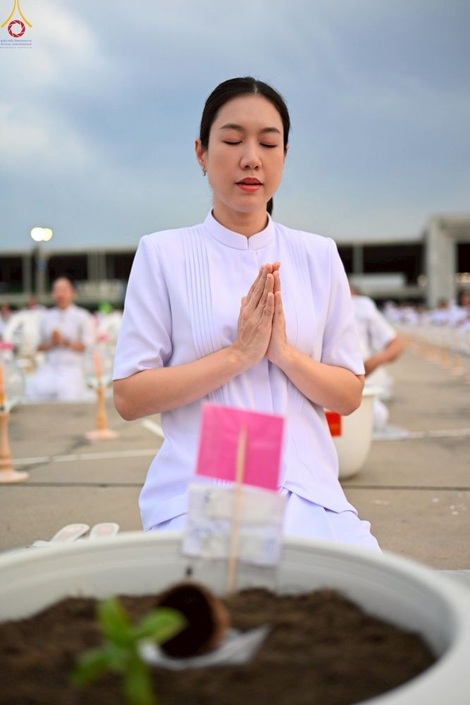 ภาพ No.252962:วันที่ 10 ตุลาคม พ.ศ. 2568 พิธีปลูกต้นทรัพย์บานชื่น ณ ลานธรรม วัดพระธรรมกาย