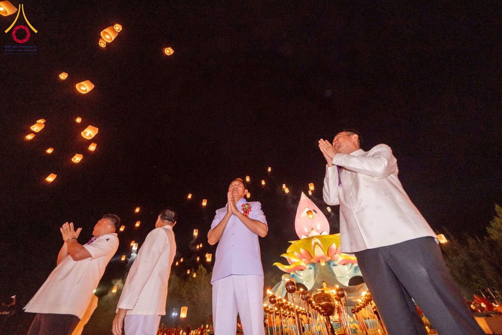 ภาพ No.266248:วันพุธที่ 5 พฤศจิกายน พ.ศ. 2568 (วันพระ ขึ้น 15 ค่ำ เดือน 12) พิธีจุดประทีปโคมลาน, โคมลอย และลอยกระทง ถวายประทีปเป็นพุทธบูชา สร้างความสว่างไสวให้กับแผ่นดินด้วยแสงธรรม ณ พุทธอุทยานนานาชาติ จังหวัดหนองคาย