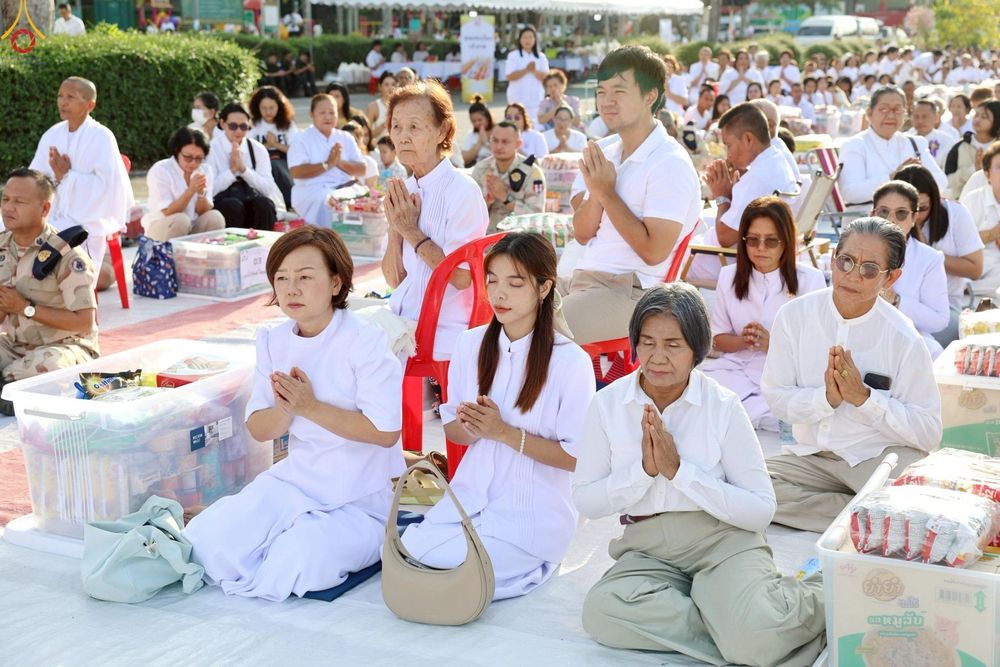 ภาพ No.235221:วันอาทิตย์ที่ 27 กรกฎาคม พ.ศ. 2568 พิธีตักบาตรพระ1,000 รูป ทำบุญเมืองพัทลุง ประธานสงฆ์ พระปริยัติวชิโรดม  เจ้าคณะจังหวัดพัทลุง ประธานฆราวาส นายรัฐศาสตร์ ชิดชู  ผู้ว่าราชการจังหวัดพัทลุง