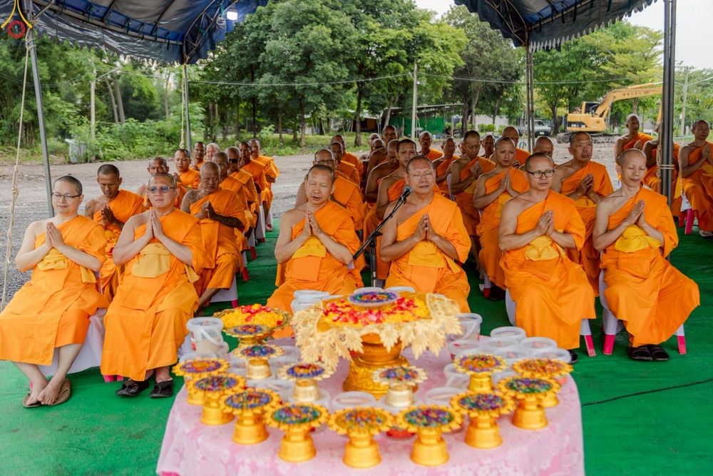 ภาพ No.246923:วันอาทิตย์ที่ 14 กันยายน พ.ศ. 2568 พิธีทอดผ้าป่า ซื้อดิน ปรับพื้นที่ลานธรรม  และพิธีกลั่นแผ่นดิน โปรยทราย สถาปนาองค์พระเจดีย์ เพื่อสร้างสันติภาพโลก  ณ ศูนย์ปฏิบัติธรรมสระบุรี อ.พระพุทธบาท จ.สระบุรี