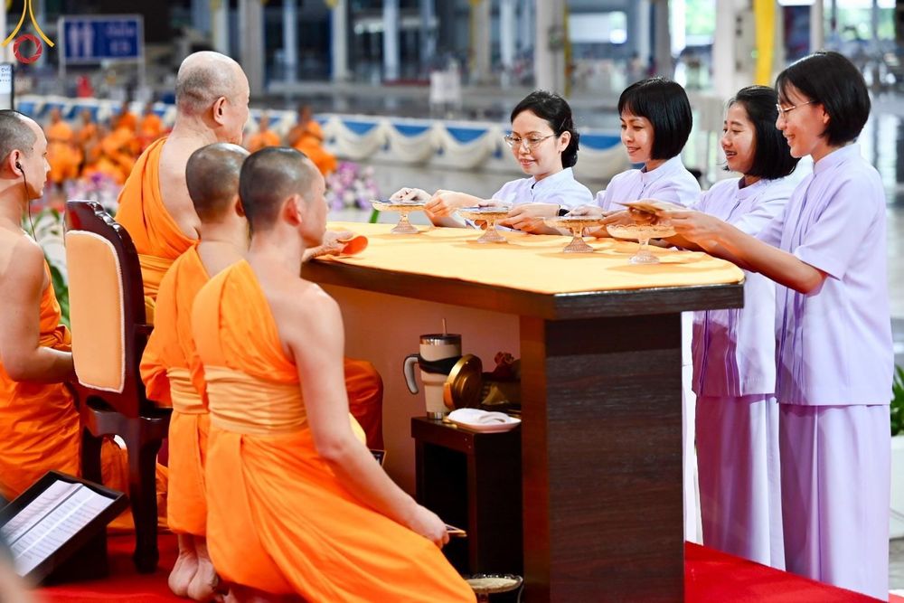 ภาพ No.153265:พิธีมุทิตาสักการะ พระภิกษุ-สามเณร ผู้สอบไล่ได้เปรียญธรรม ประโยค 1-2 ถึงประโยค ป.ธ.9 และบาลีศึกษา ประโยค1-2 ถึง บ.ศ.9 , พิธีมอบดวงแก้วสามเณรผู้ทรงบาลีไวยากรณ์ วัดพระธรรมกาย และ ศูนย์ส่งเสริมศีลธรรมในประเทศและต่างประเทศ วันอาทิตย์ที่ 8 กันยายน พ.ศ.2567