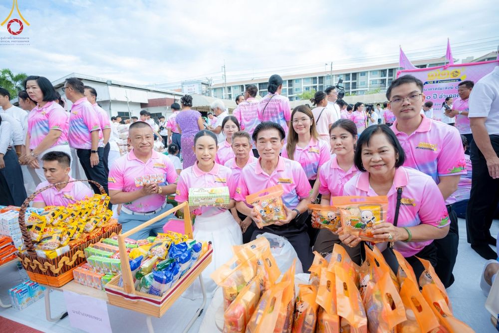 ภาพ No.150870:พิธีเจริญพระพุทธมนต์ และทำบุญตักบาตรแด่คณะสงฆ์ จำนวน 121 รูป เนื่องในโอกาสฉลองครบรอบ 120 ปี อำเภอคลองหลวง จังหวัดปทุมธานี เพื่อถวายเป็นพุทธบูชา ช่วยเหลือผู้ประสบความเดือดร้อนจากอุทกภัย และคณะสงฆ์ 323 วัด 4 จังหวัดชายแดนภาคใต้ วันเสาร์ที่ 31 สิงหาคม พ.ศ. 