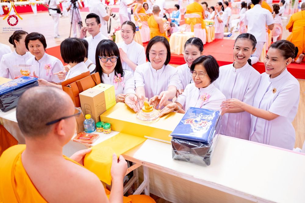 ภาพ No.272940:วันอาทิตย์ที่ 23 พฤศจิกายน พ.ศ.2568 พิธีมุทิตาสักการะ พระมหาเถระและพระเถระ ประจำปีพุทธศักราช 2568 ณ ห้องแก้วสารพัดนึก 2 สภาธรรมกายสากล  วัดพระธรรมกาย