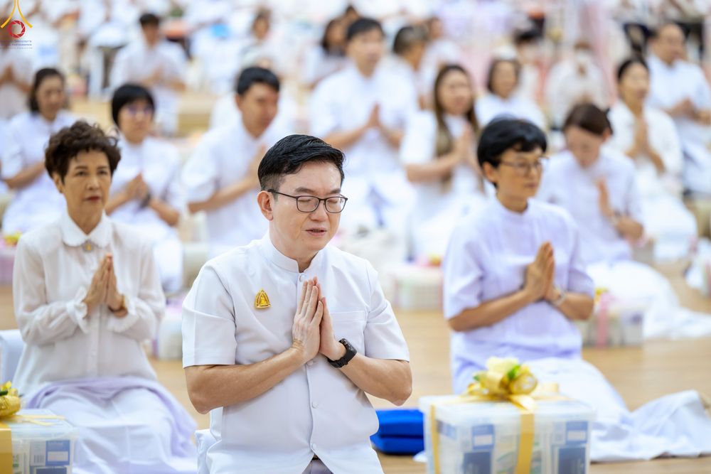 ภาพ No.280529:วันที่ 28 ธันวาคม พ.ศ.2568 พิธีถวายอุปกรณ์ทำความสะอาด ณ ห้องแก้วสารพัดนึก วัดพระธรรมกาย