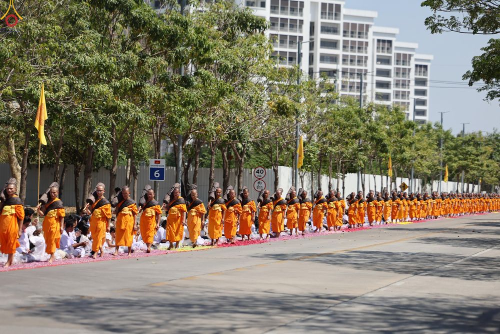 ภาพ No.304567:วันที่ 25 มกราคม พ.ศ. 2569 พิธีต้อนรับพระธรรมยาตรา (ภาพชุดที่ 2) รร.สามัคคีราษฏร์บำรุง-วัดพระธรรมกาย ในโครงการธรรมยาตรา กตัญญูบูชา มหาปูชนียาจารย์ พระมงคลเทพมุนี(สด จนฺทสโร) พระผู้ปราบมาร อนุสรณ์สถาน 7 แห่ง ปีที่ 14