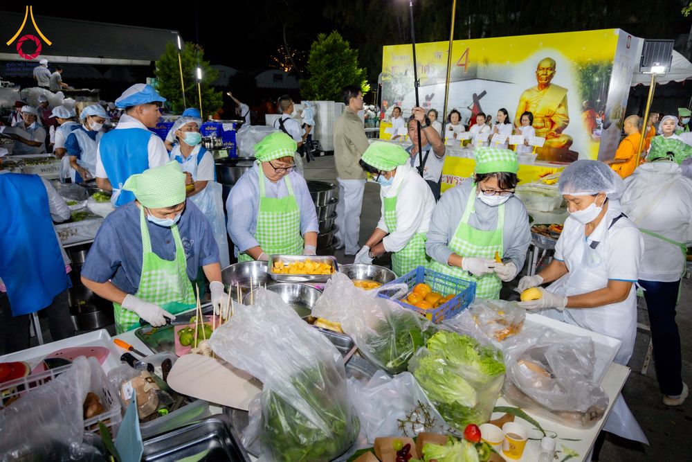 ภาพ No.289468:วันที่ 7 มกราคม พ.ศ. 2569 พิธีถวายภัตตาหารเป็นสังฆทาน แด่พระธรรมยาตรา ในโครงการธรรมยาตรา กตัญญูบูชา มหาปูชนียาจารย์ พระมงคลเทพมุนี(สด จนฺทสโร) พระผู้ปราบมาร อนุสรณ์สถาน 7 แห่ง ปีที่ 14 ณ อนุสรณ์สถานมหาวิหารพระมงคลเทพมุนี (โลตัสแลนด์) อ.สองพี่น้อง จ.สุพรร