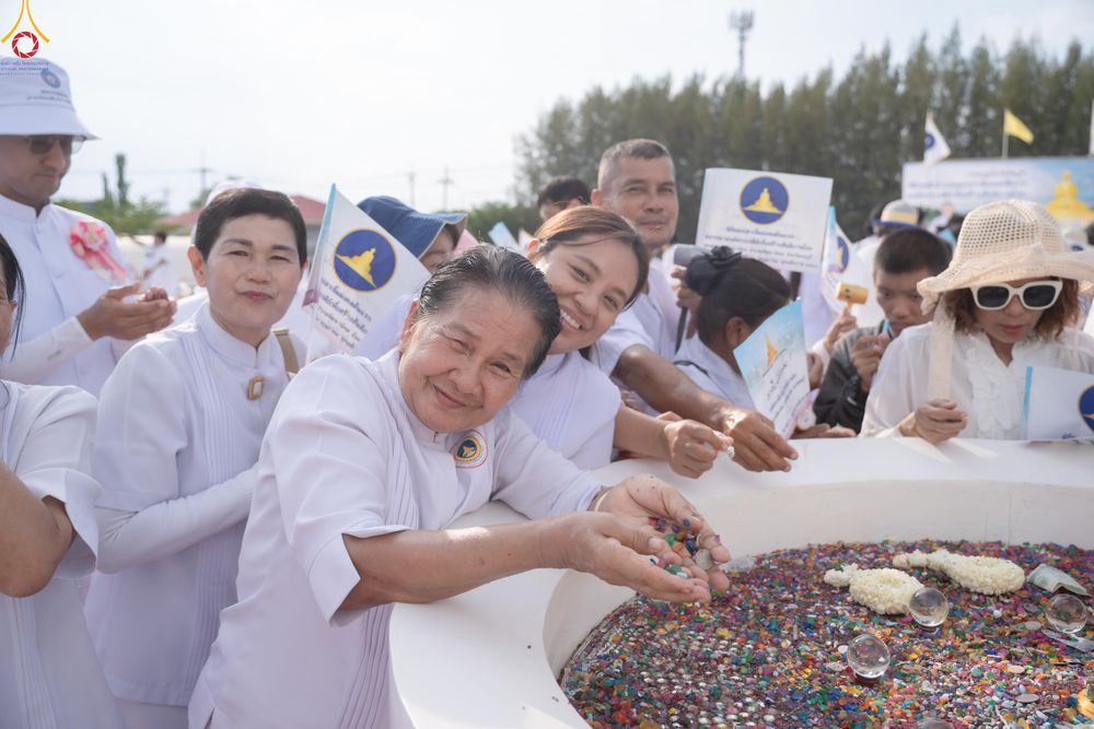 ภาพ No.331453:วันที่ 31 พฤษภาคม พ.ศ.2569 พิธีทอดผ้าป่าและตอกเสาเข็มมงคลต้นแรก องค์พระเจดีย์เพื่อสร้างสันติภาพโลก  ณ ธุดงคสถานพัฒนานิคม จังหวัดลพบุรี
