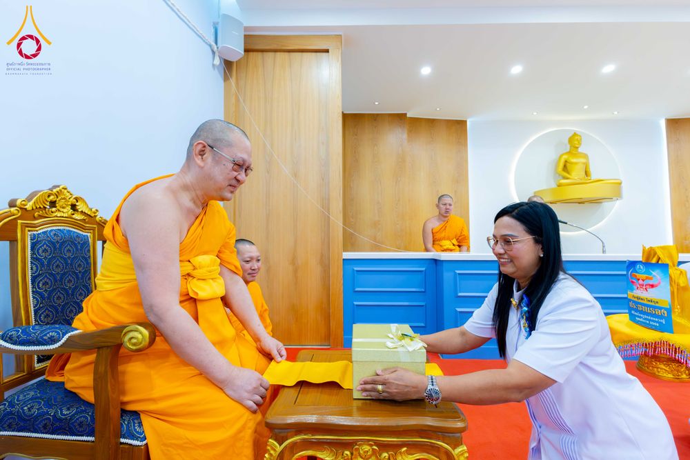 ภาพ No.313290:วันอาทิตย์ที่ 8 มีนาคม พ.ศ. 2569 พิธีสมโภชรูปเหมือนพระมงคลเทพมุนี (สด จนฺทสโร) และพิธีทอดผ้าป่าสามัคคีเพื่อสร้างวิหารพระมงคลเทพมุนี ณ วัดพุทธเคปทาวน์ ประเทศแอฟริกาใต้