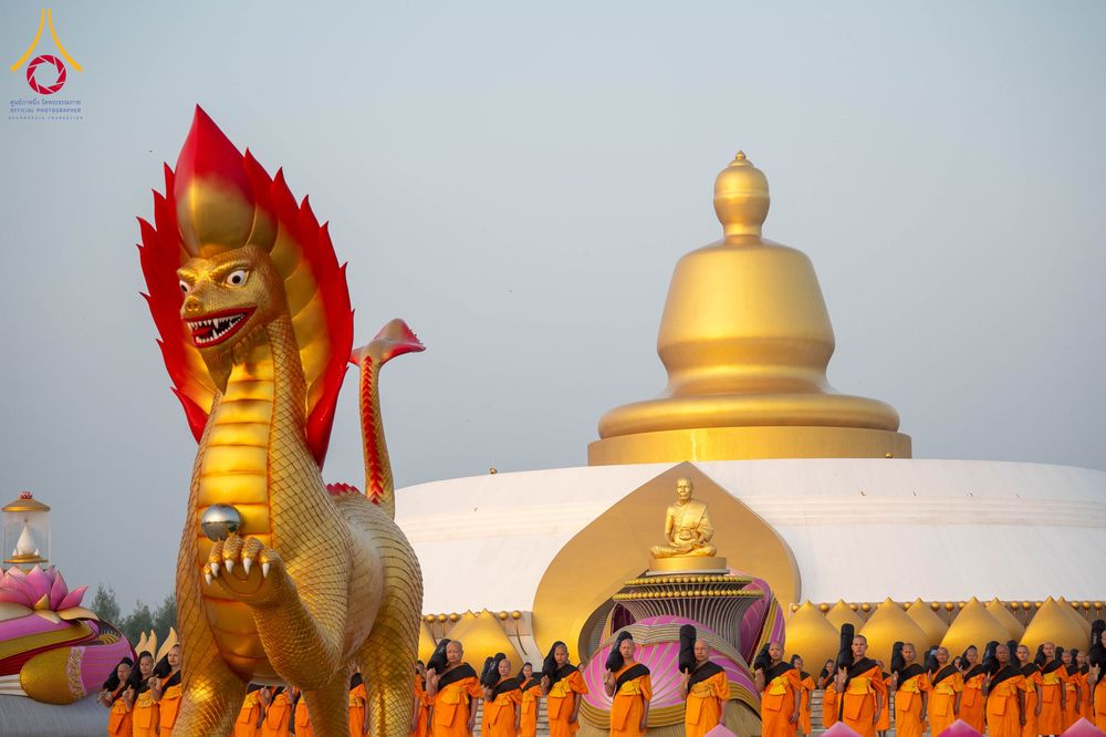 ภาพ No.299850:วันที่ 19 มกราคม พ.ศ.2569 พระธรรมยาตราปฏิบัติธรรมและถ่ายภาพหมู่ประวัติศาสตร์ ณ อนุสรณ์สถานลำดับที่ 5 สถานที่เผยแผ่วิชชาธรรมกายครั้งแรก  อนุสรณ์สถานบางปลาวัดบางปลา อ.บางเลน จ.นครปฐม ในโครงการธรรมยาตรา กตัญญูบูชา มหาปูชนียาจารย์ พระมงคลเทพมุนี(สด จนฺทสโร) 