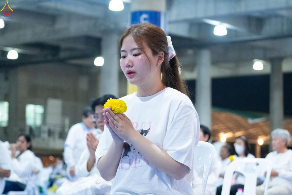 ภาพ No.280320:วันที่ 31 ธันวาคม พ.ศ.2568 -วันที่ 1 มกราคม พ.ศ.2569 พิธีฉลองชัยสวดมนต์บทธัมมจักกับปปวัตนสูตร ครบ 8,000,000,000 จบ , พิธีสวดมนต์ข้ามปี ณ วัดพระธรรมกาย