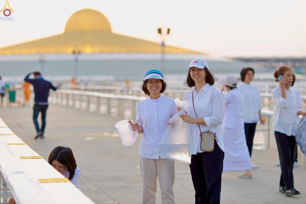 ภาพ No.320426:วันที่ 9 เมษายน พ.ศ.2569 การเตรียมงาน มัดถุงน้ำ ถ่วงขาโต๊ะไทยธรรม เพื่องานถวายมหาสังฆทาน 40,000 กว่าวัดทั่วประเทศ วันคุ้มครองโลก 22 เมษายน พ.ศ.2569 วัดพระธรรมกาย