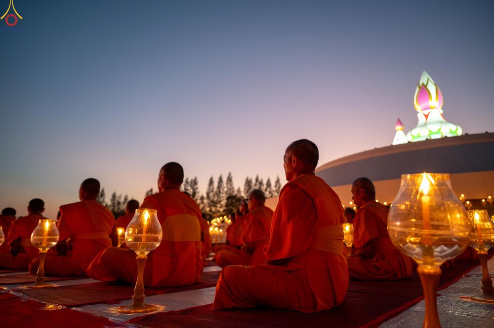 ภาพ No.292132:วันที่ 10 มกราคม พ.ศ. 2569 พิธีจุดประทีปถวายเป็นพุทธบูชา และบูชาธรรมมหาปูชนียาจารย์  ณ อนุสรณ์สถานคลองบางนางแท่น อ.สามพราน จ.นครปฐม ในโครงการธรรมยาตรา กตัญญูบูชา มหาปูชนียาจารย์ พระมงคลเทพมุนี(สด จนฺทสโร) พระผู้ปราบมาร อนุสรณ์สถาน 7 แห่ง ปีที่ 14