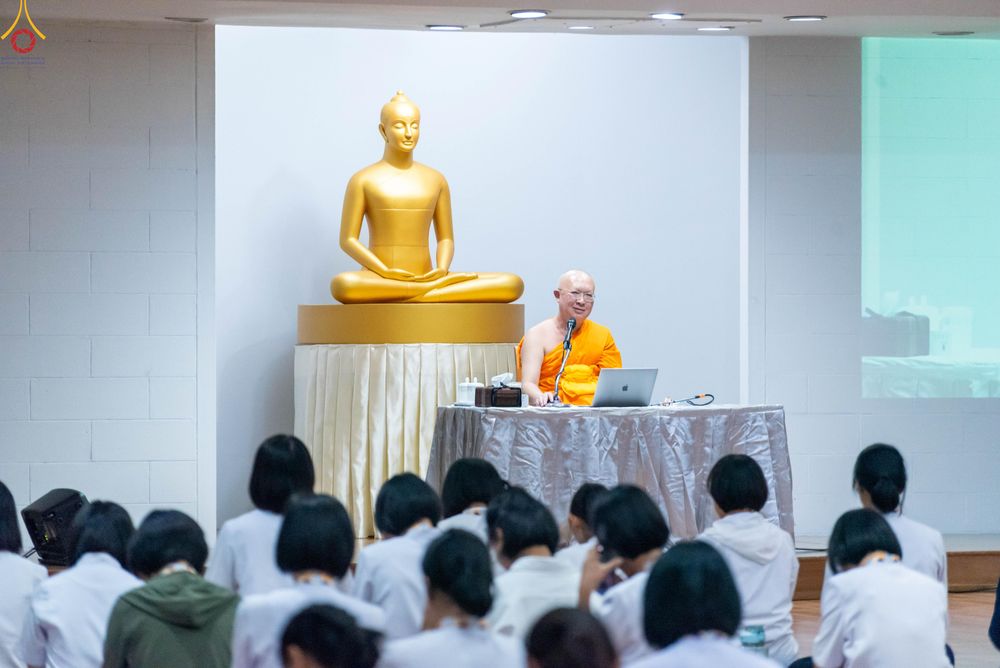 ภาพ No.319982:วันที่ 6 เมษายน พ.ศ.2569 ทีมจัดภัตตาหารประชุมเตรียมงานถวายมหาสังฆทาน 40,000 กว่าวัดทั่วประเทศ บูชาธรรม 82 ปี หลวงพ่อธัมมชโย