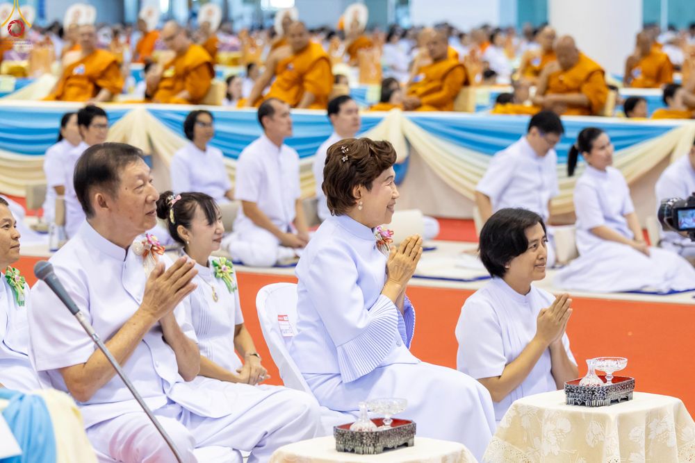 ภาพ No.342234:วันอาทิตย์ที่ 2 สิงหาคม พ.ศ.2569 พิธีมุทิตาสักการะพระภิกษุ  ผู้สอบได้เปรียญธรรม 9 ประโยค ระดับโลก ปีที่ 38, พิธีมอบโล่เกียรติยศ และทุนการศึกษา สำนักเรียนบาลีดีเด่นทั่วประเทศ ณ สภาธรรมกายสากล วัดพระธรรมกาย