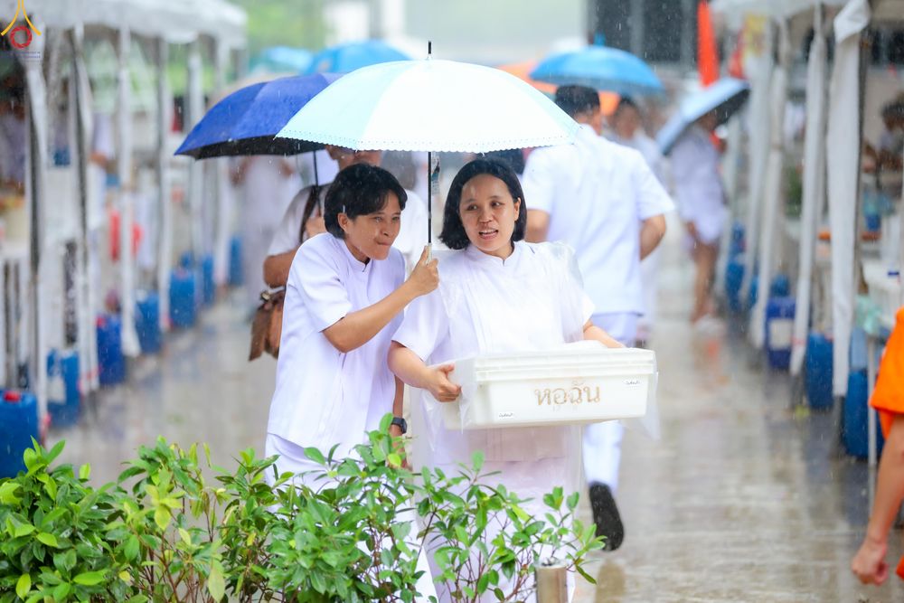 ภาพ No.330851:วันวิสาขบูชา อาทิตย์ที่ 31 พฤษภาคม พ.ศ.2569 พิธีบรรพชาสามเณรอุบาสก 11 ท่าน , พิธีถวายบาตรผ้าไตร และจตุปัจจัยไทยธรรม แด่สามเณร , พิธีอุปสมบทอุทิศชีวิต , พิธีกล่าวคำกัปปิยภัณฑ์  ณ อุโบสถพระไตรปิฎก วัดพระธรรมกาย จังหวัดปทุมธานี