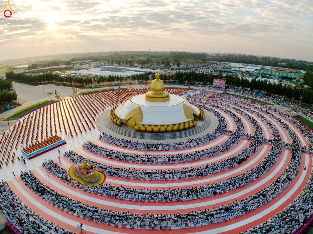 ภาพ No.302525:วันที่ 24 มกราคม พ.ศ. 2569 พิธีตักบาตรพระธรรมยาตรา ณ อนุสรณ์สถานลำดับที่ 5 สถานที่เผยแผ่วิชชาธรรมกายครั้งแรก อนุสรณ์สถานบางปลา วัดบางปลา อำเภอบางเลน จังหวัดนครปฐม ในโครงการธรรมยาตรา กตัญญูบูชา มหาปูชนียาจารย์ พระมงคลเทพมุนี(สด จนฺทสโร) พระผู้ปราบมาร อนุส