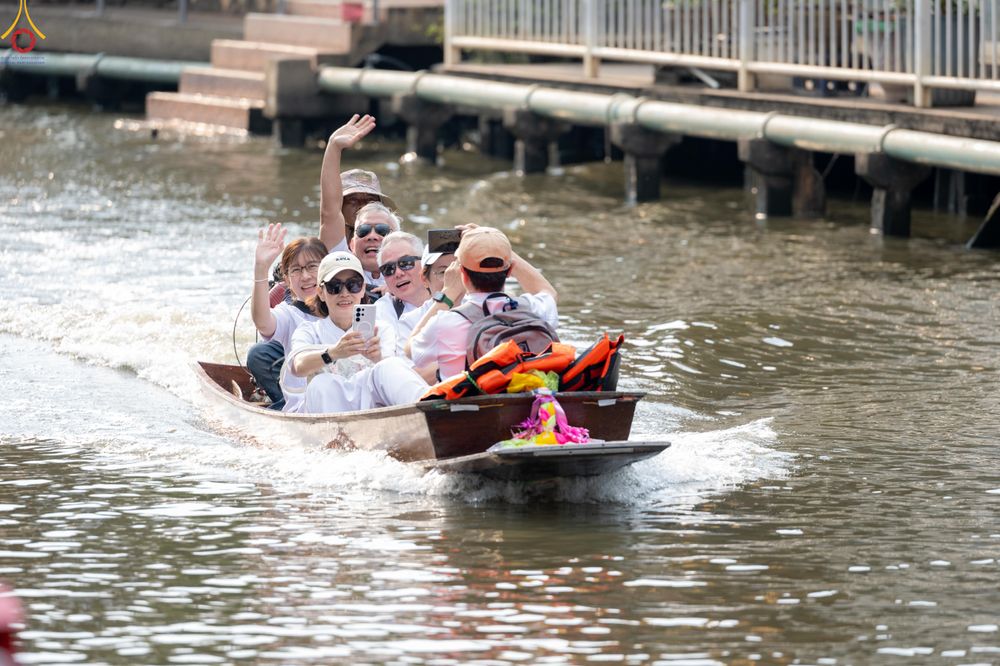 ภาพ No.296796:วันที่ 17 มกราคม พ.ศ. 2569 พิธีจุดประทีปถวายเป็นพุทธบูชา และบูชาธรรมมหาปูชนียาจารย์  ณ วัดโบสถ์บน ต.บางคูเวียง จ.นนทบุรี อนุสรณ์สถานลำดับที่ 4 สถานที่เกิดด้วยกายธรรม ในโครงการธรรมยาตรา กตัญญูบูชา มหาปูชนียาจารย์ พระมงคลเทพมุนี(สด จนฺทสโร) พระผู้ปราบมาร อ