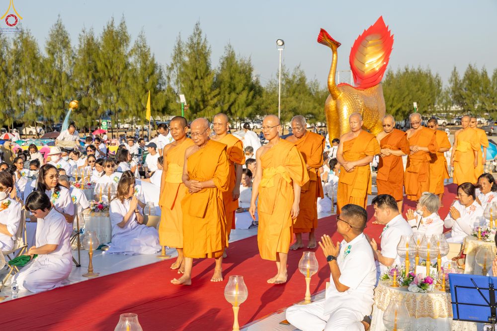 ภาพ No.301913:วันที่ 23 มกราคม พ.ศ. 2569 พิธีจุดประทีปธรรมถวายเป็นพุทธบูชา และบูชาธรรมมหาปูชนียาจารย์  ณ อนุสรณ์สถานลำดับที่ 5 สถานที่เผยแผ่วิชชาธรรมกายครั้งแรก อนุสรณ์สถานบางปลา วัดบางปลา อำเภอบางเลน จังหวัดนครปฐม ในโครงการธรรมยาตรา กตัญญูบูชา มหาปูชนียาจารย์ พระมงคล