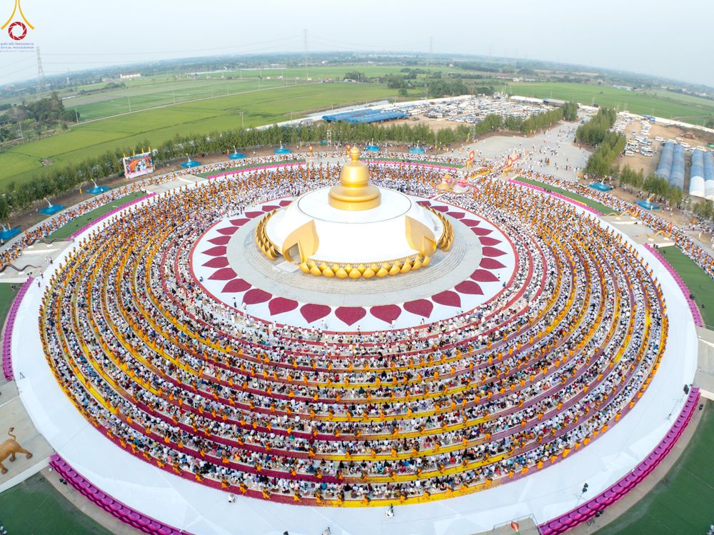 ภาพ No.299667:วันที่ 18 มกราคม พ.ศ. 2569 พิธีต้อนรับพระธรรมยาตรา (ภาพชุดที่ 2) ณ อนุสรณ์สถานลำดับที่ 5  สถานที่เผยแผ่วิชชาธรรมกายครั้งแรก อนุสรณ์สถานบางปลา วัดบางปลา อำเภอบางเลน จังหวัดนครปฐม ในโครงการธรรมยาตรา กตัญญูบูชา มหาปูชนียาจารย์ พระมงคลเทพมุนี(สด จนฺทสโร) พระ