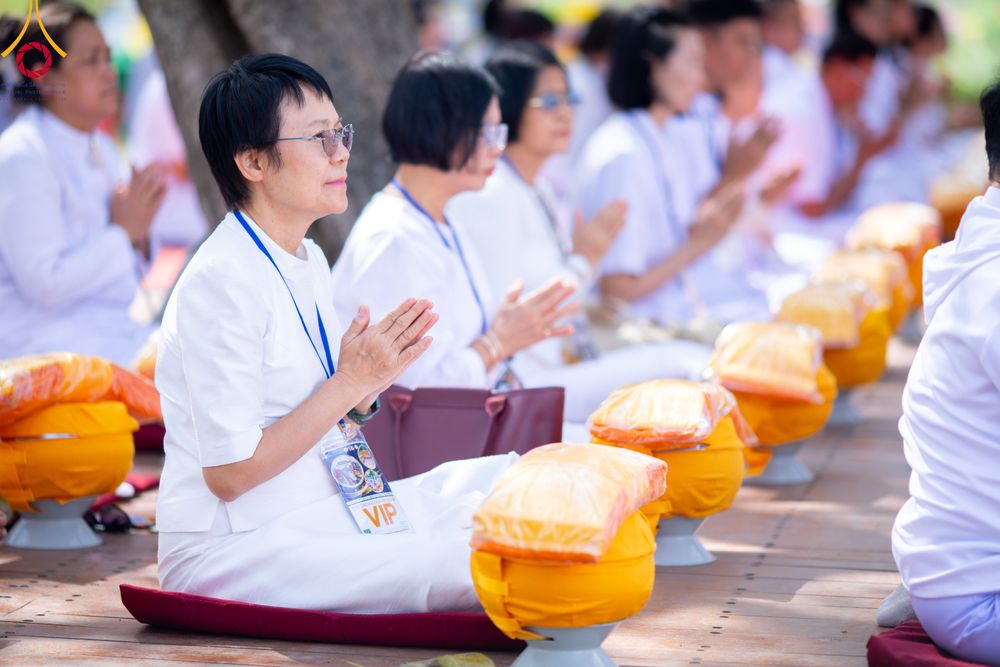 ภาพ No.314179:วันจันทร์ที่ 16 มีนาคม พ.ศ. 2569 พิธีถวายบาตรอัฐบริขาร และพิธีขอนิสัยแก่สามเณรธรรมทายาท 500 รูป ณ วิหารมายาเทวี ประเทศเนปาล